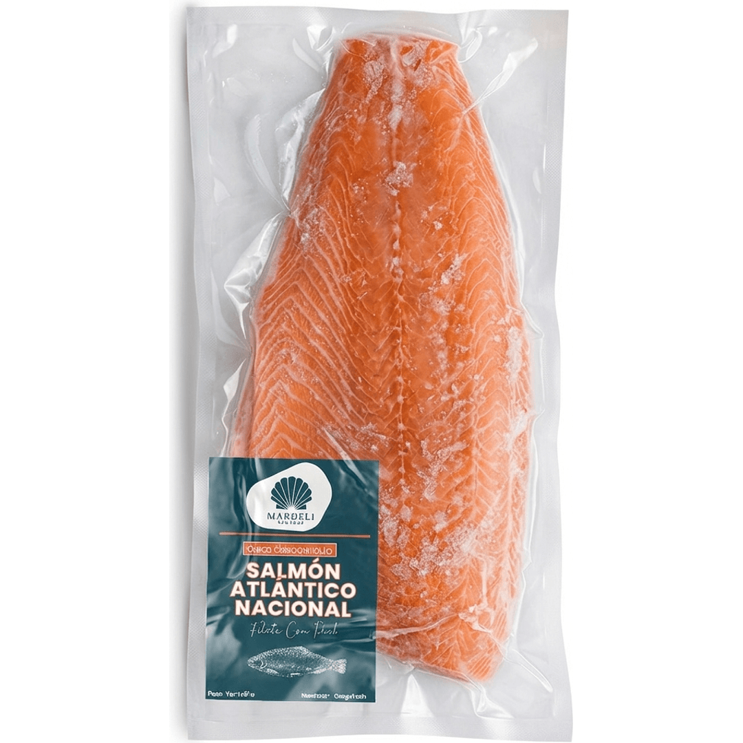 Filete de salmón con piel congelado al vacío premium